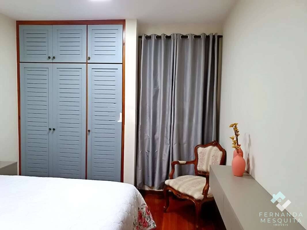  - Aconchegante Apartamento de 2 Quartos (1 Suíte) com Armários Planejados, Sol da Manhã, Estrutura para Lareira e 2 Vagas Cobertas