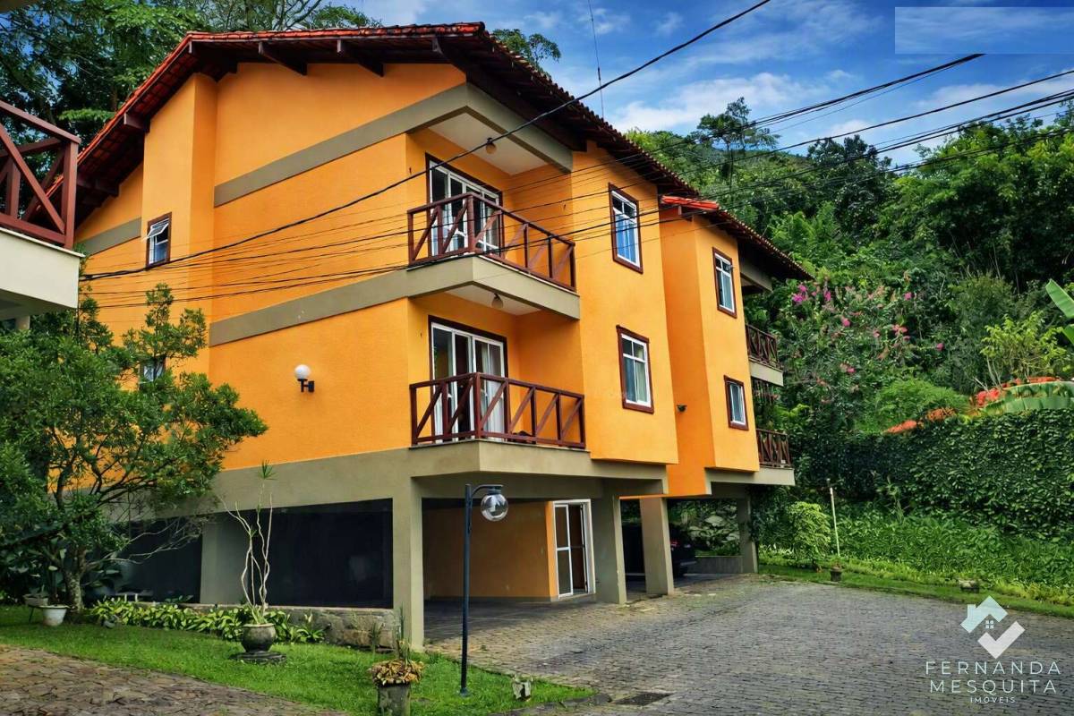 Aconchegante Apartamento de 2 Quartos (1 Suíte) com Armários Planejados, Sol da Manhã, Estrutura para Lareira e 2 Vagas Cobertas - Fernanda Mesquita Imóveis | Um novo capítulo pede um novo lar. Encontre aqui.