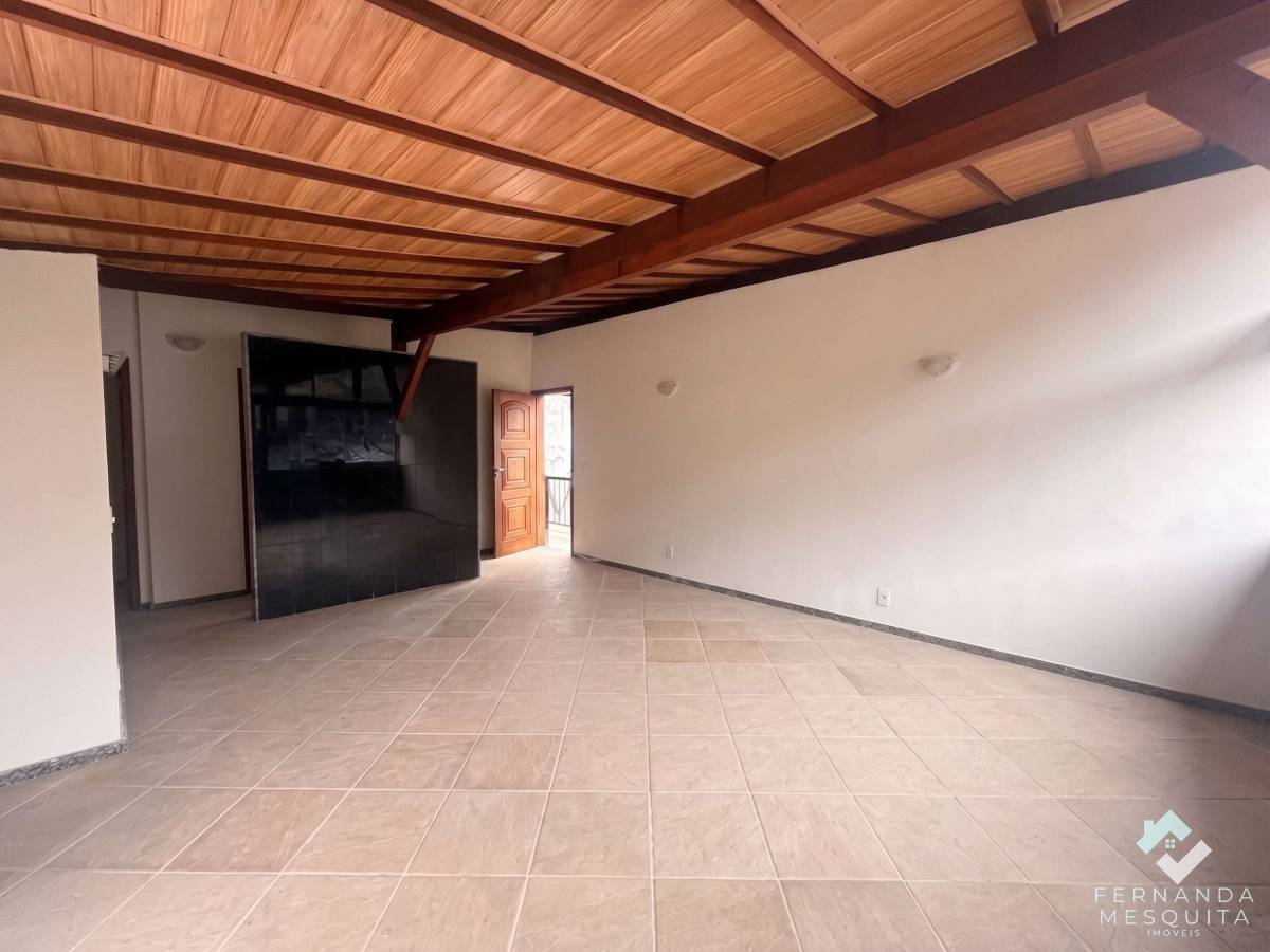 Amplo Apartamento de Frente com 2 Quartos (1 Suítes), Varanda e Vaga Coberta – Quarteirão Ingelheim, Petrópolis/RJ - Fernanda Mesquita Imóveis | Um novo capítulo pede um novo lar. Encontre aqui.