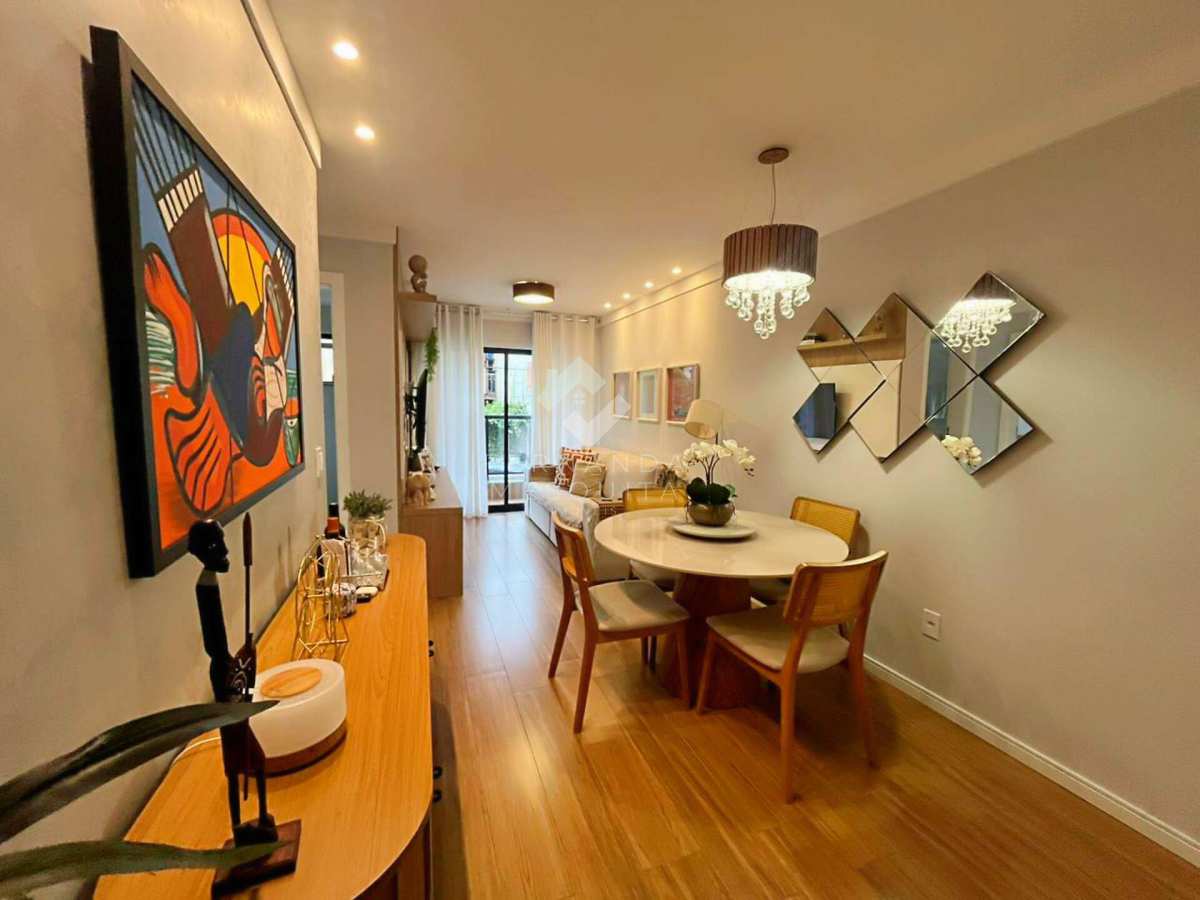 Apartamento à Venda no Alto Teresópolis RJ Porteira Fechada com 2 Quartos e Lazer - Fernanda Mesquita Imóveis | Um novo capítulo pede um novo lar. Encontre aqui.