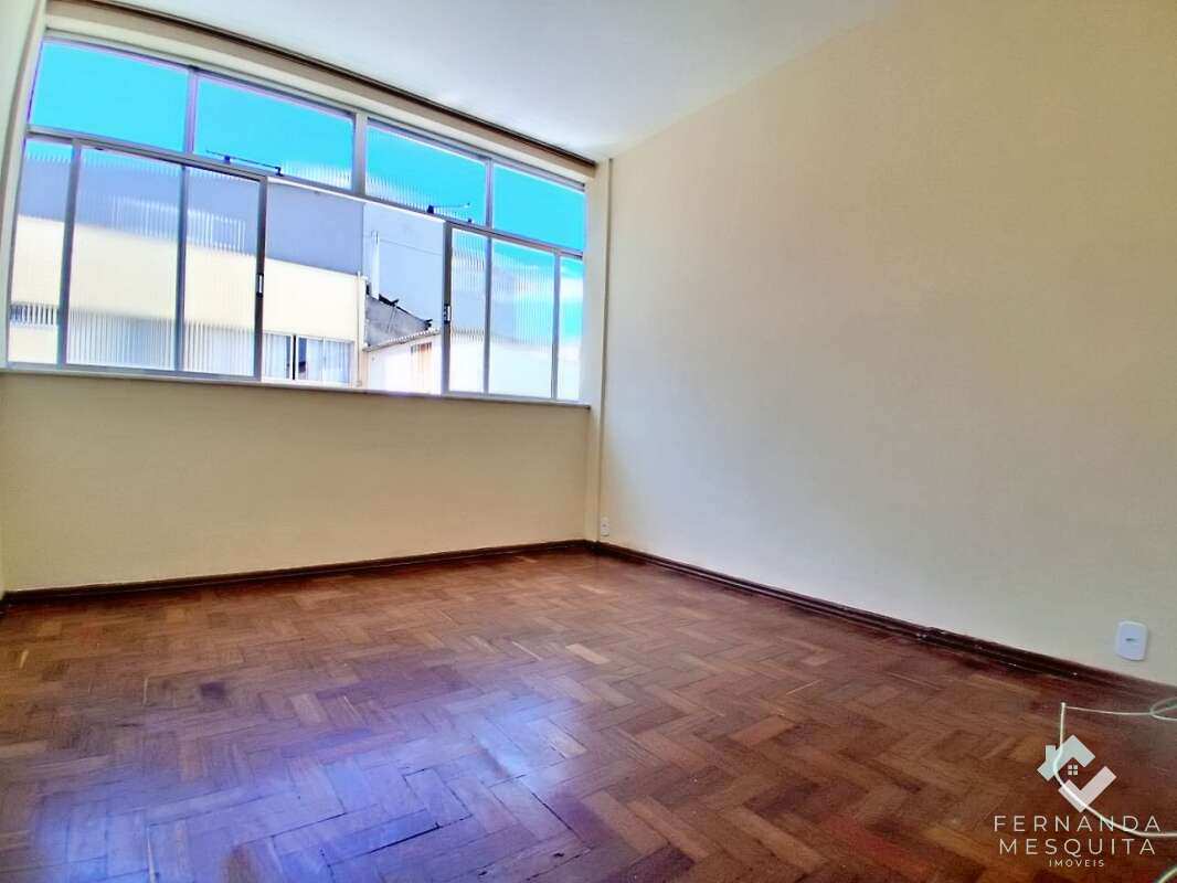 Apartamento à Venda no Centro de Teresópolis com Elevador e 45m² - Fernanda Mesquita Imóveis | Um novo capítulo pede um novo lar. Encontre aqui.