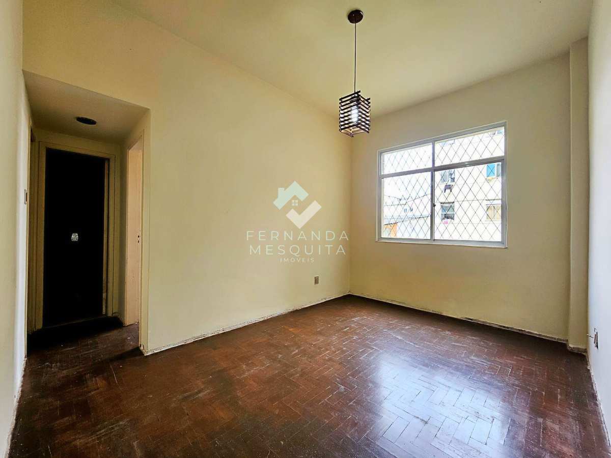 Apartamento à venda no Alto, elevador e próximo à UNIFESO e Feirinha do Alto - Fernanda Mesquita Imóveis em Teresópolis/RJ