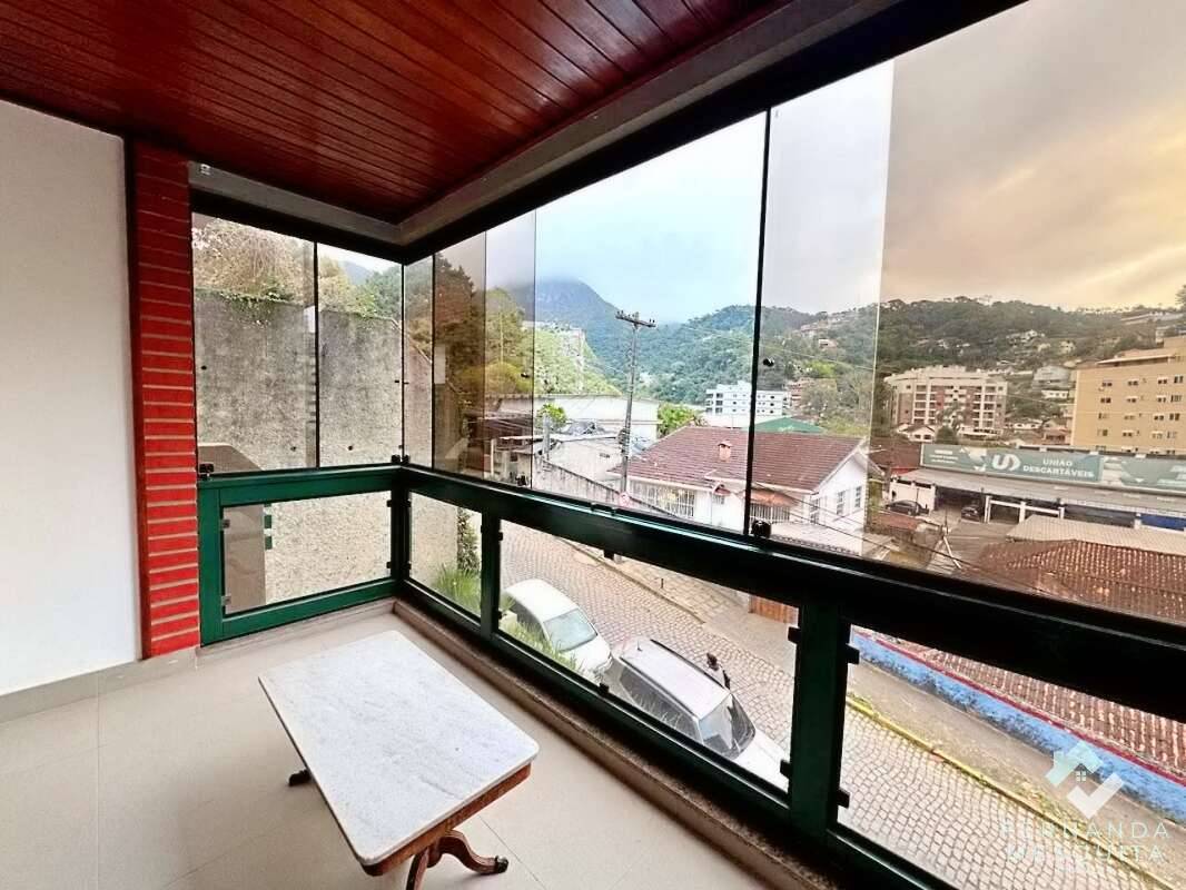  - Apartamento com 106m² com 2 Qts e Dependência à Venda em Agriões - Teresópolis