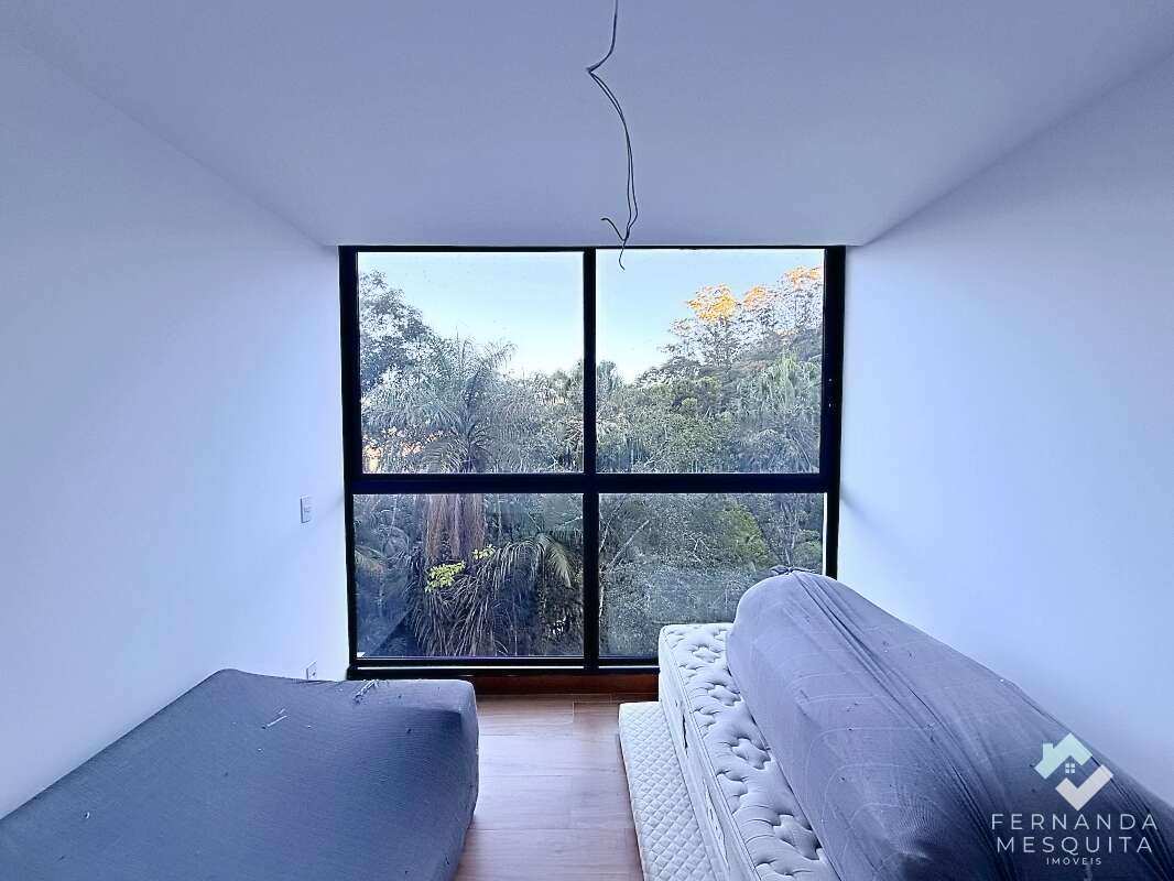 Apartamento com varanda gourmet e hidromassagem no Reserva do Alto – Teresópolis/RJ - Fernanda Mesquita Imóveis | Um novo capítulo pede um novo lar. Encontre aqui.