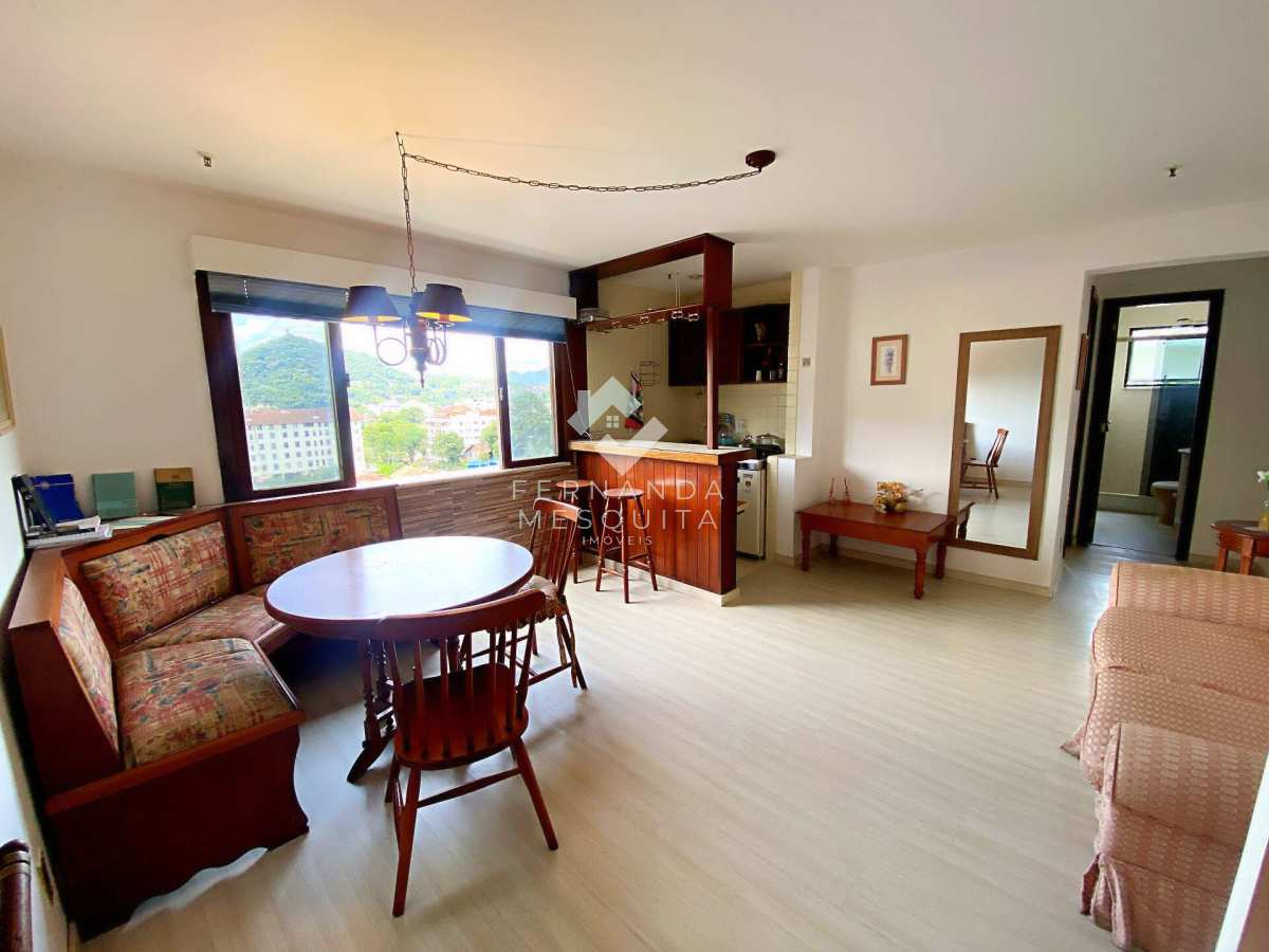 Apartamento Mobiliado ao Lado da Feirinha do Alto – Garagem e Lazer Completo - Fernanda Mesquita Imóveis em Teresópolis/RJ