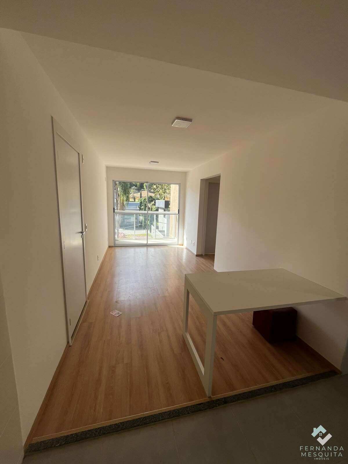 Apartamento para Alugar na Posse em Teresópolis | 2 Quartos com Suíte - Fernanda Mesquita Imóveis | Um novo capítulo pede um novo lar. Encontre aqui.