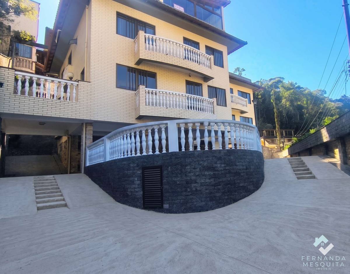 Apartamento de Frente com 1 Quarto e Varanda no Quarteirão Ingelheim - Petrópolis/RJ - Fernanda Mesquita Imóveis | Um novo capítulo pede um novo lar. Encontre aqui.