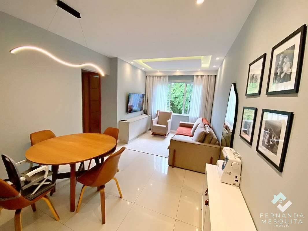 Apartamento Prático e Aconchegante com 2 Quartos e Vaga Coberta à Venda na Barra do Imbuí – Teresópolis/RJ - Fernanda Mesquita Imóveis | Um novo capítulo pede um novo lar. Encontre aqui.