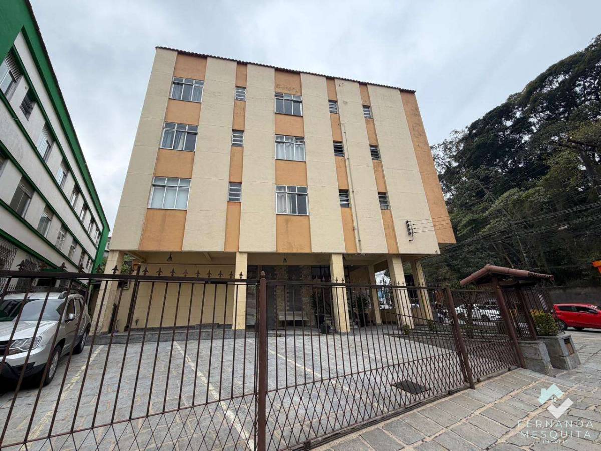 Apartamento Quarto e Sala Prático e Funcional com 37 m² e Estacionamento – Teresópolis/RJ - Fernanda Mesquita Imóveis | Um novo capítulo pede um novo lar. Encontre aqui.