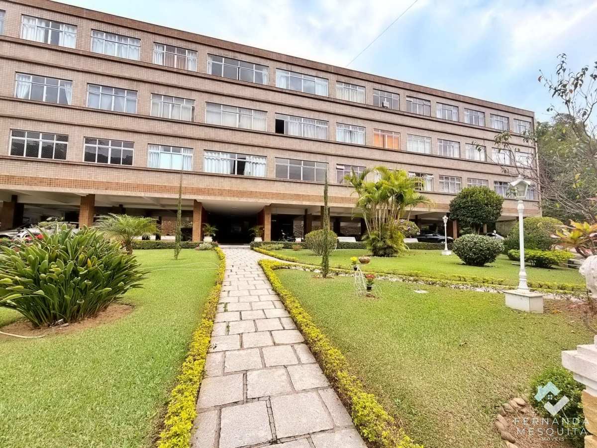 Apartamento Reformado com 2 Quartos à Venda na Várzea em Teresópolis RJ - Fernanda Mesquita Imóveis | Um novo capítulo pede um novo lar. Encontre aqui.