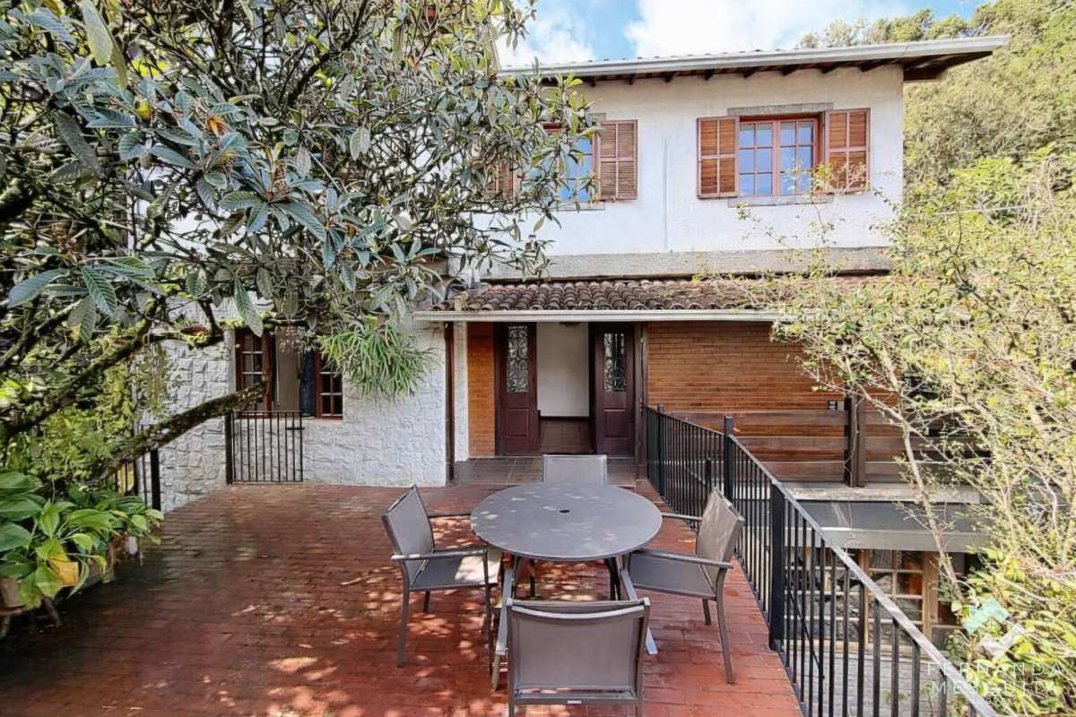 Casa à venda com 5 quartos, 189m² - Pimenteiras,Teresópolis