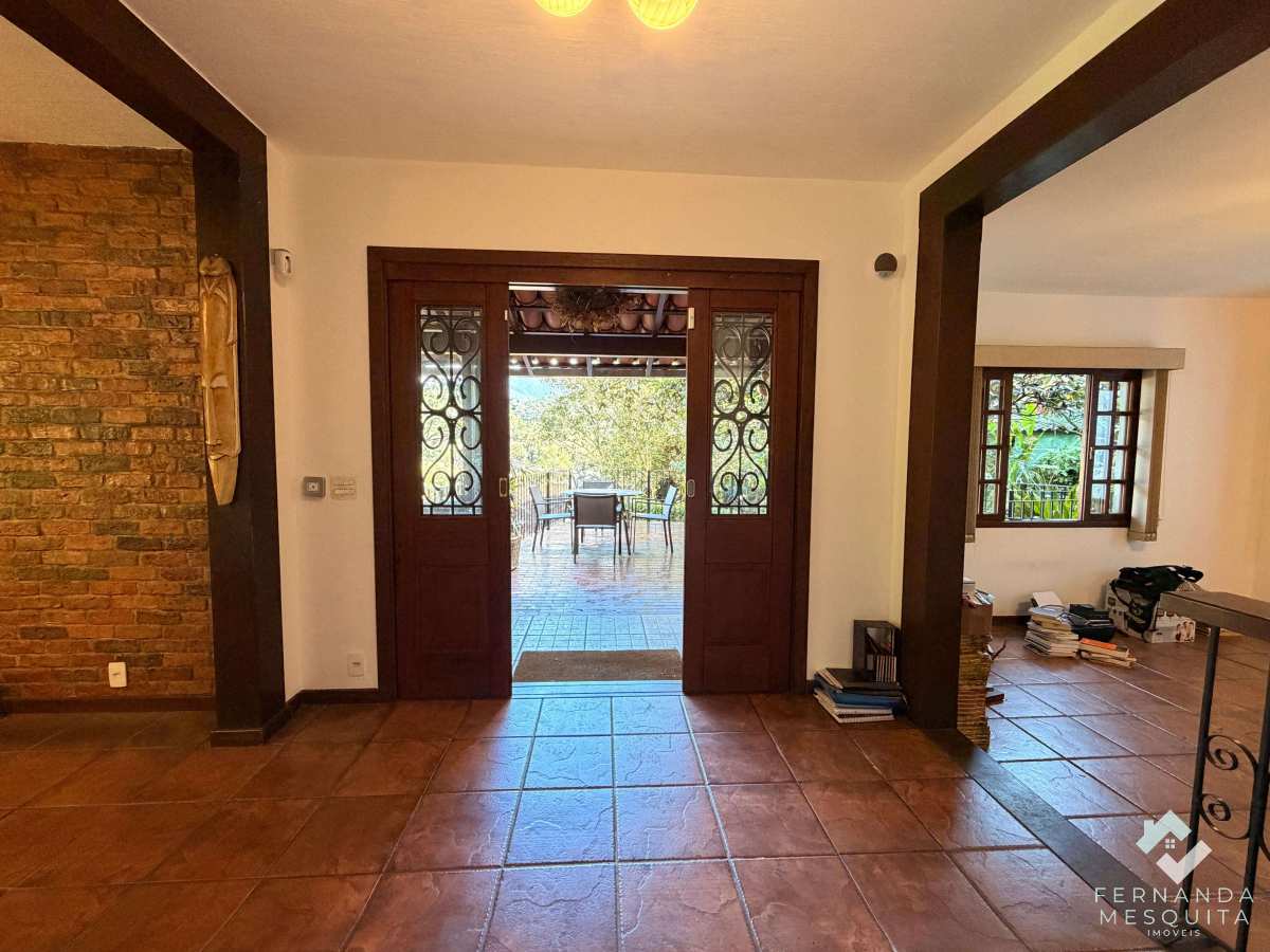 Casa à venda com 5 quartos, 189m² - Pimenteiras,Teresópolis