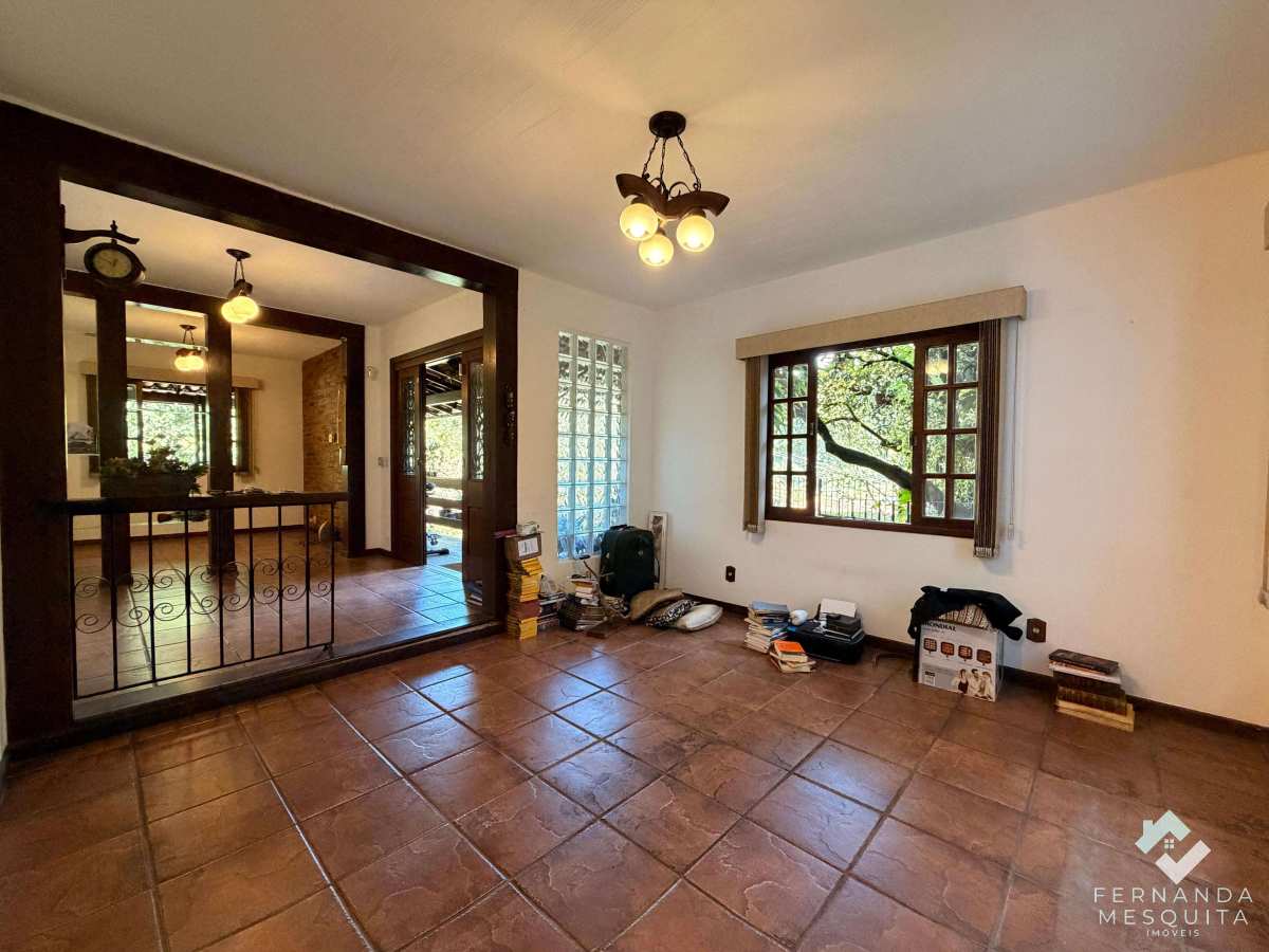  - Casa com 5 Quartos à Venda nas Pimenteiras em Teresópolis RJ com Terreno de 960m²