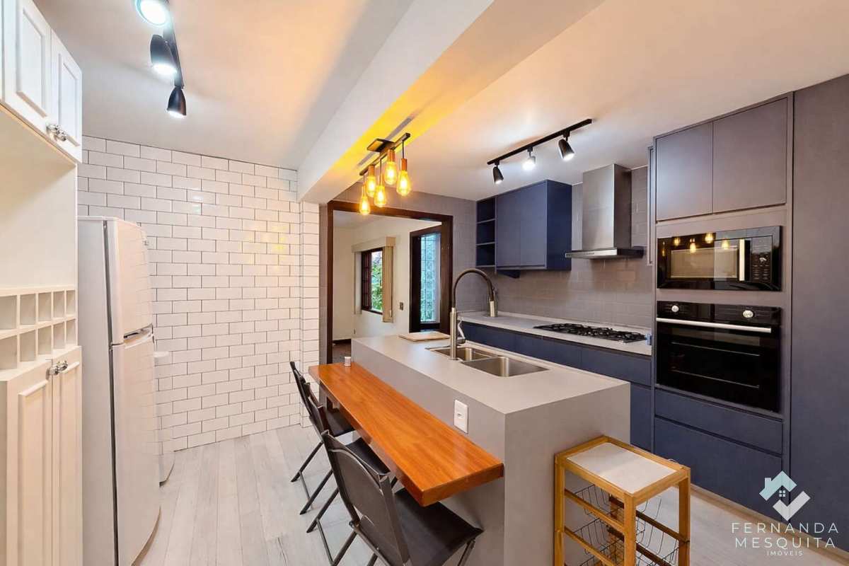 Casa à venda com 5 quartos, 189m² - Pimenteiras,Teresópolis