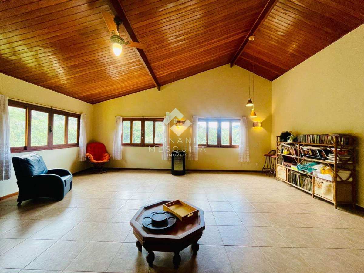Casa à venda com 7 quartos, 750m² - Albuquerque,Teresópolis