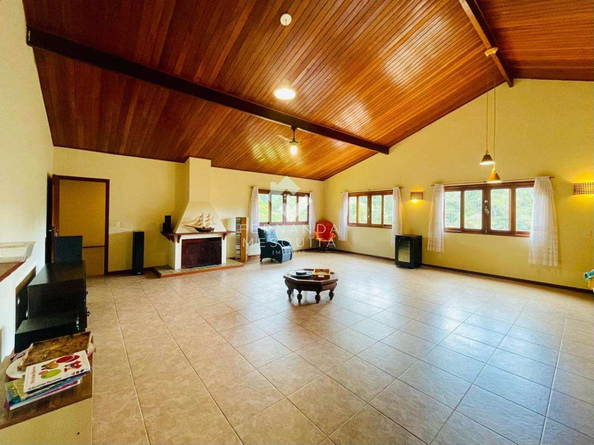 Casa à venda com 7 quartos, 750m² - Albuquerque,Teresópolis