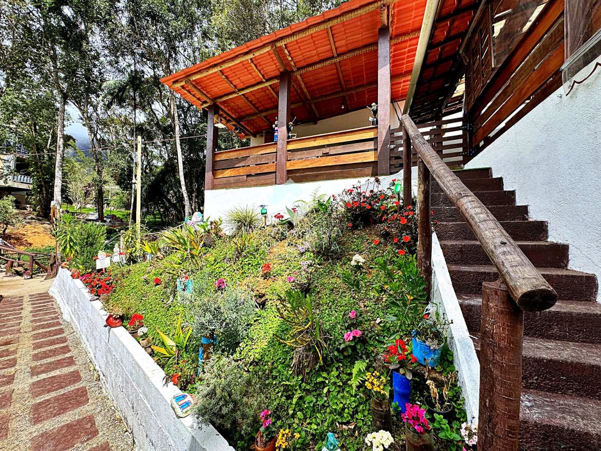  - Casa à venda em Teresópolis, Canoas, com 4 quartos, 120m²