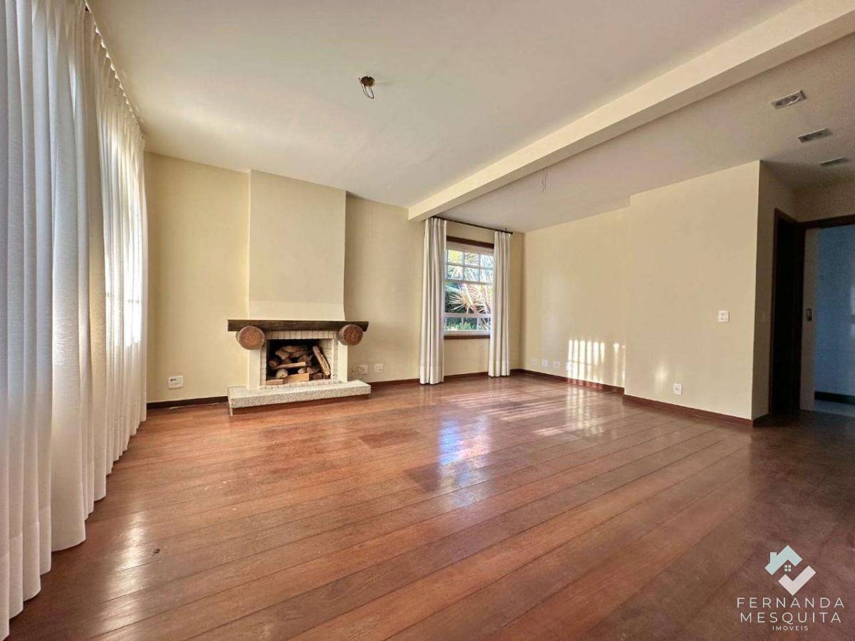  - Casa à venda em Teresópolis, Iúcas, com 3 quartos, 150m²