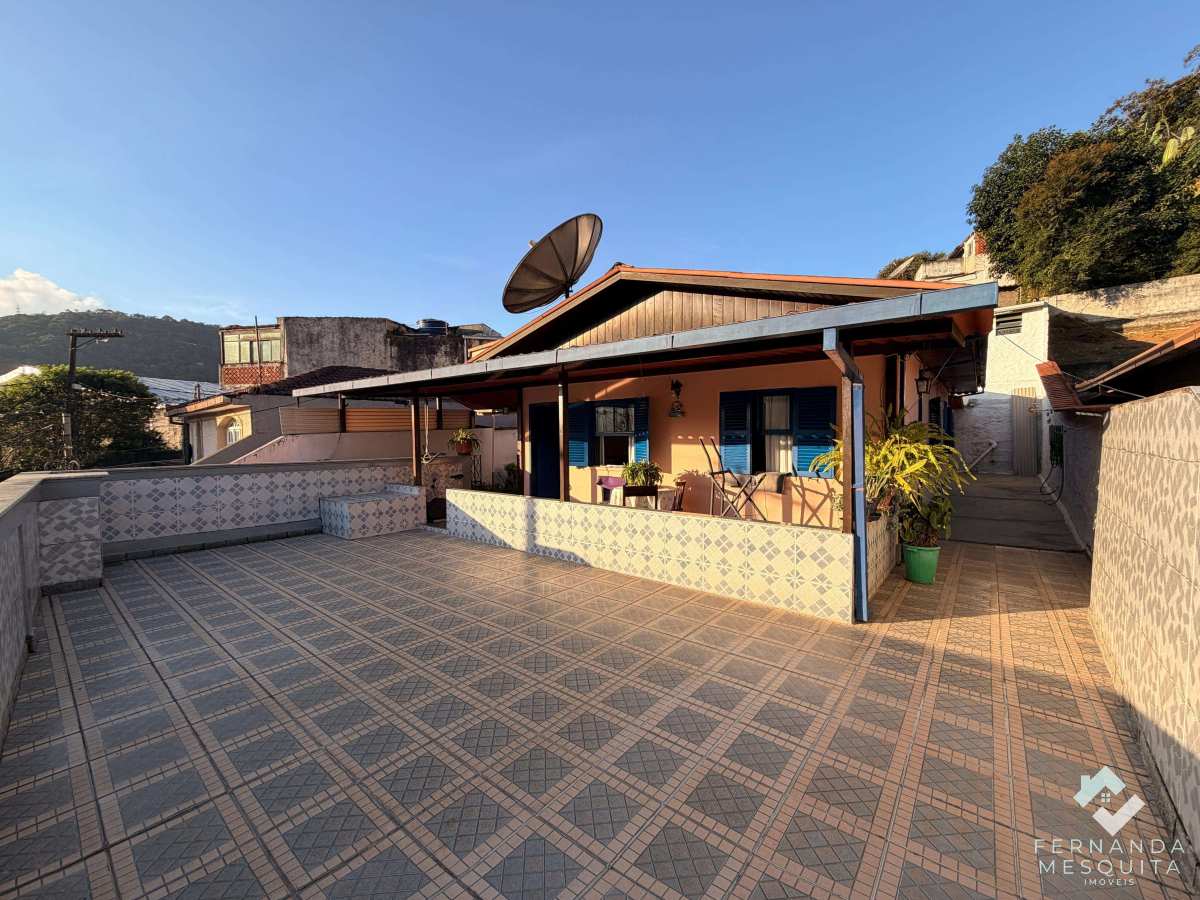  - Casa à Venda na Barra do Imbuí em Teresópolis RJ com 3 Quartos, Quintal e Anexo