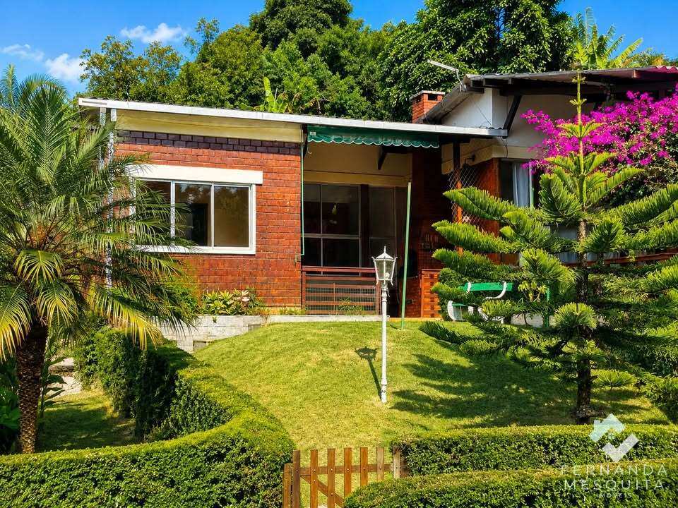 Casa à Venda na Posse Teresópolis com Piscina Privativa e Espaço Gourmet - Fernanda Mesquita Imóveis | Um novo capítulo pede um novo lar. Encontre aqui.