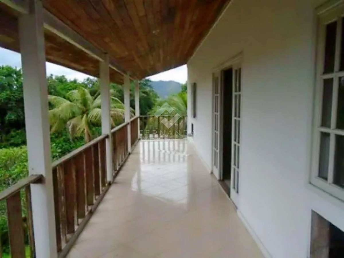  - Casa à venda no Centro de Guapimirim com 4 quartos, vista panorâmica e terreno amplo