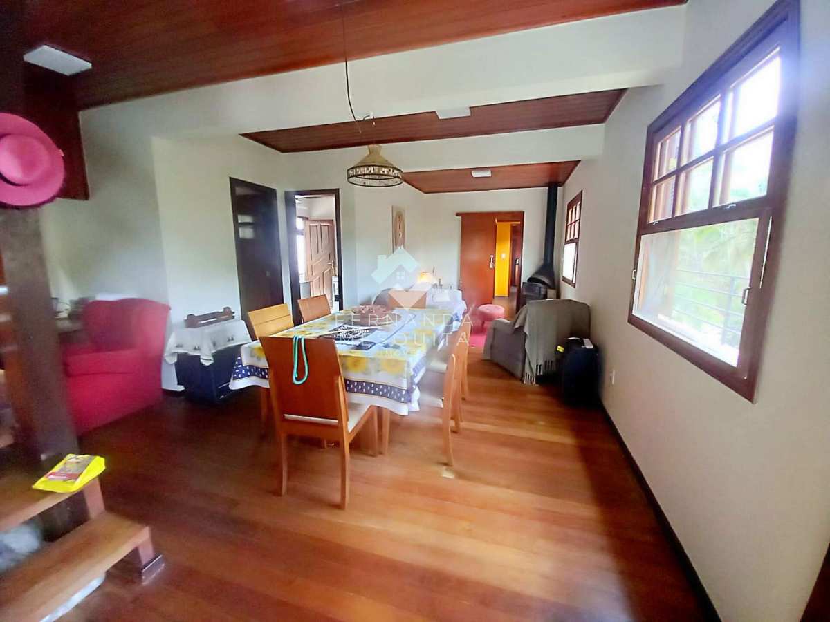  - Casa à venda no Condomínio Vale da União em Araras, Petrópolis com 4.000m² e área gourmet