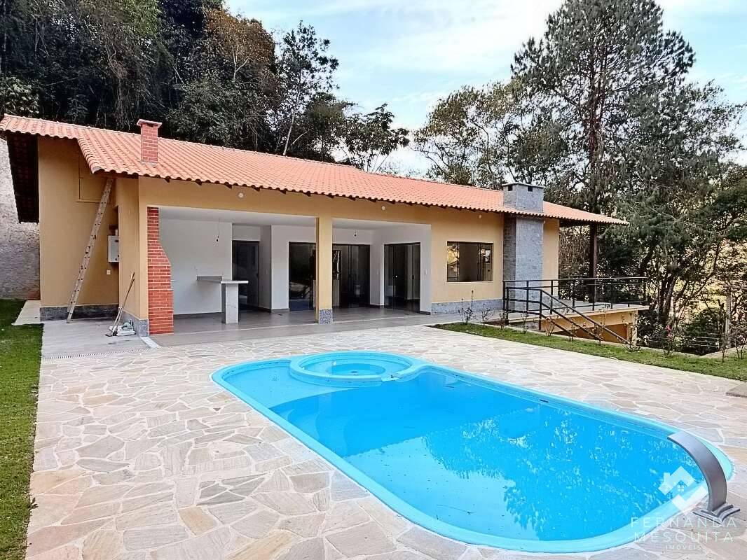 Casa à Venda no Green Valley, Albuquerque - Teresópolis | 3 Quartos e Piscina - Fernanda Mesquita Imóveis | Um novo capítulo pede um novo lar. Encontre aqui.