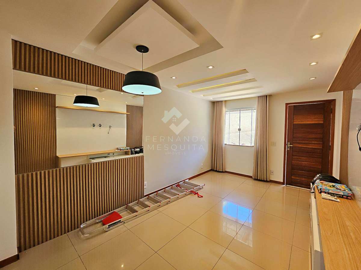 Casa à Venda no Jardim Meudon em Condomínio Exclusivo com 2 Quartos a 7 Minutos do Centro - Fernanda Mesquita Imóveis | Um novo capítulo pede um novo lar. Encontre aqui.