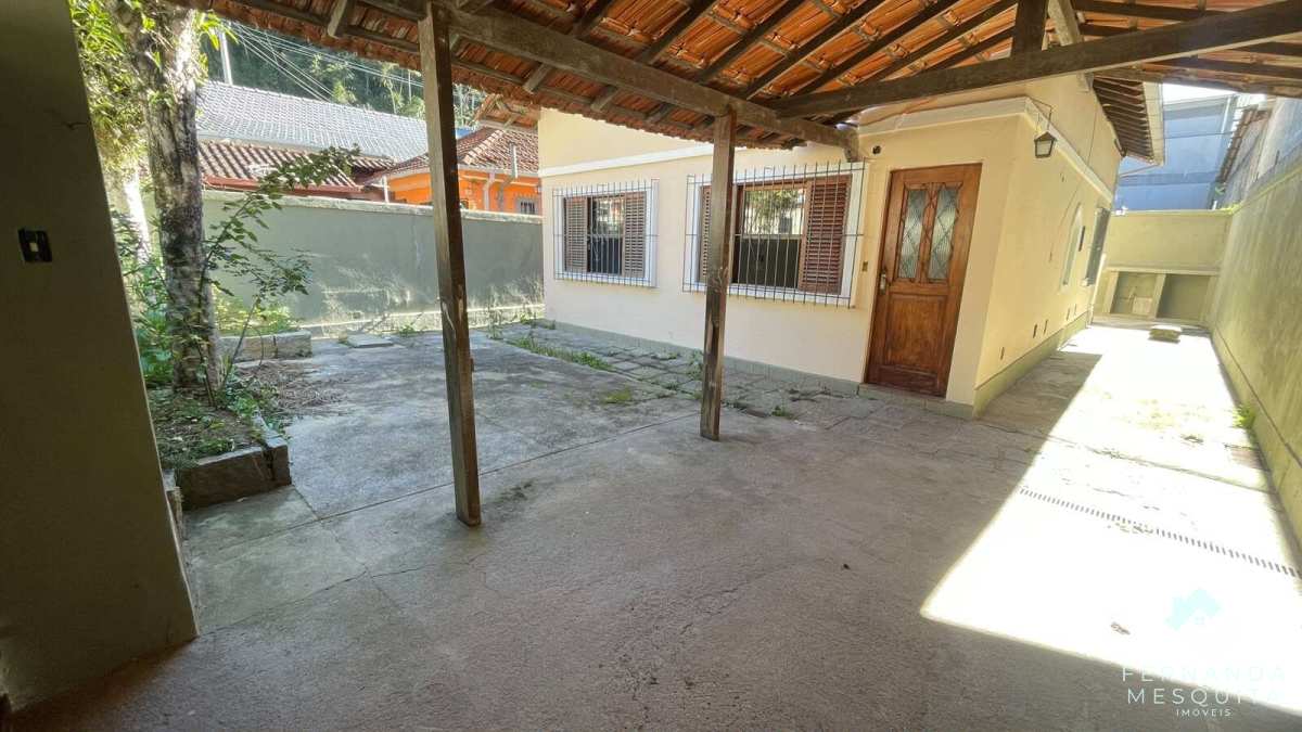  - Casa à Venda no Meudon Teresópolis com 3 Quartos e Suíte