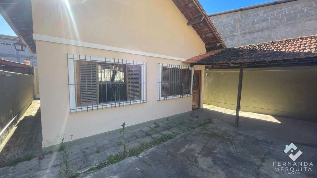 Casa à Venda no Meudon Teresópolis com 3 Quartos e Suíte - Fernanda Mesquita Imóveis | Um novo capítulo pede um novo lar. Encontre aqui.