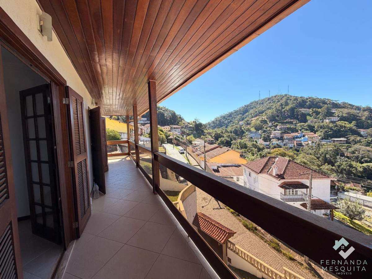  - Casa à Venda no Panorama em Teresópolis com 4 Quartos, Suíte, Área Gourmet e Quintal