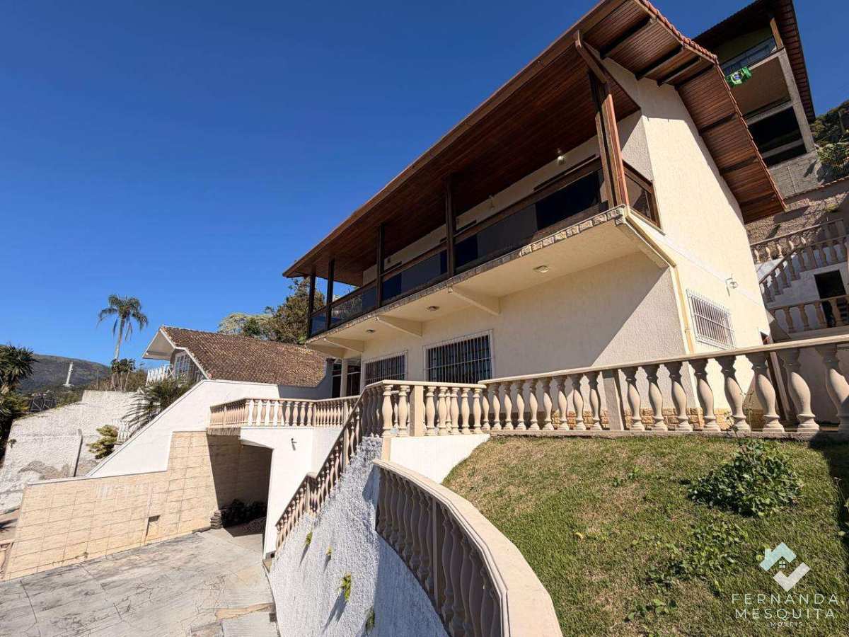 Casa à venda com 4 quartos, 195m² - Panorama,Teresópolis