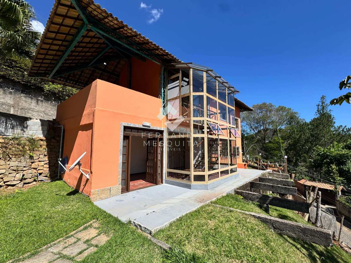Casa à venda no Parque do Imbuí, Teresópolis – 2 quartos, 112 m² e terreno de 1.260 m² - Fernanda Mesquita Imóveis em Teresópolis/RJ