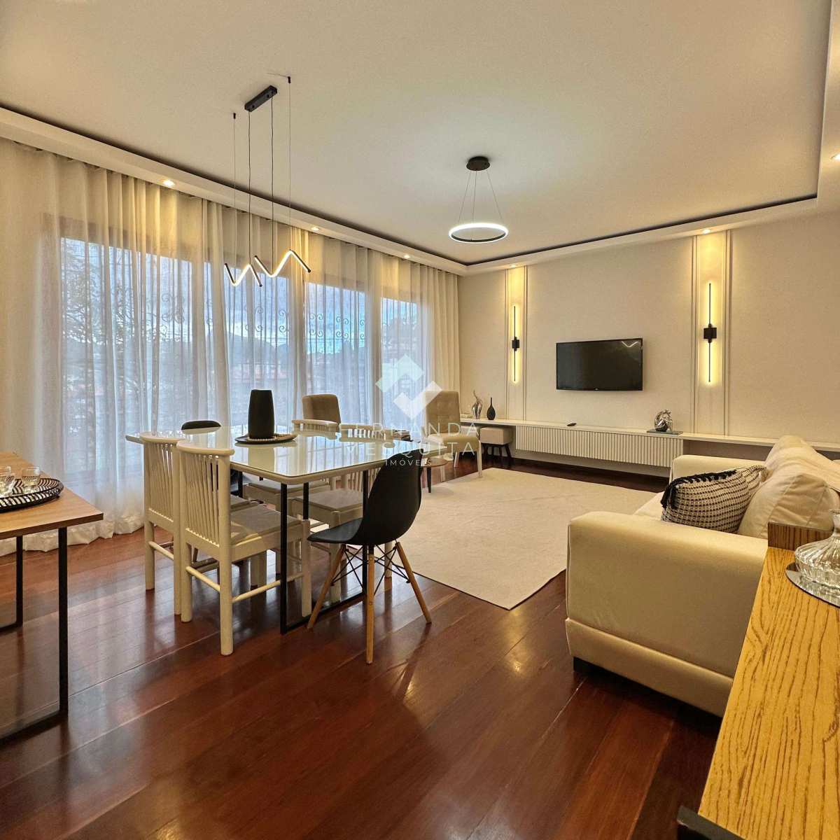  - Casa à Venda no Parque São Luiz – 3 Quartos, Suíte, Jardim e Garagem – Teresópolis, RJ