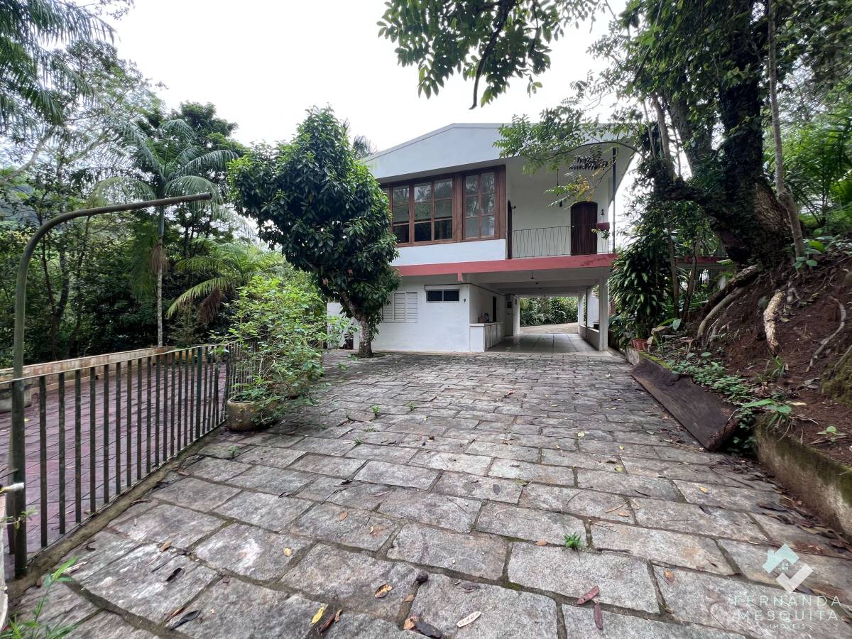 Casa para venda ou locação com 5 quartos, 240m² - Araras,Petrópolis