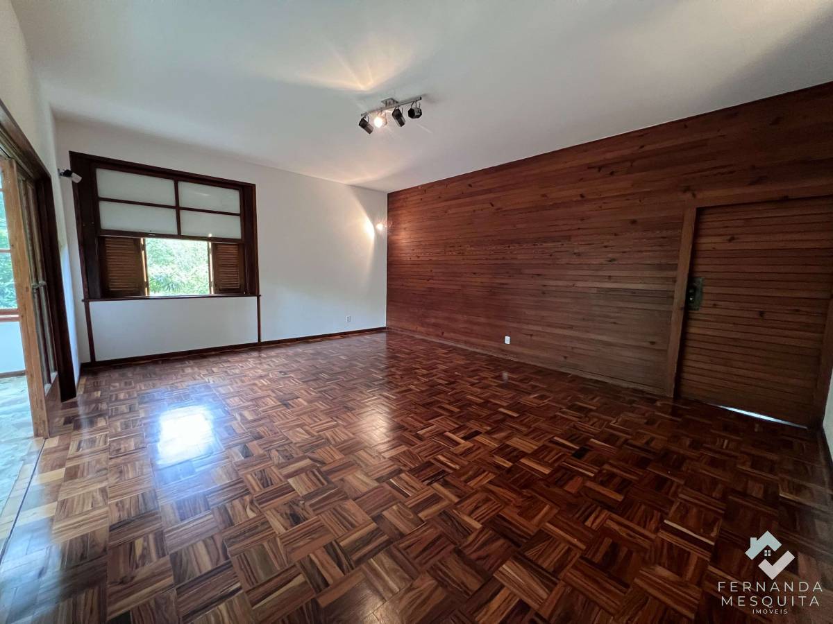 Casa para venda ou locação com 5 quartos, 240m² - Araras,Petrópolis