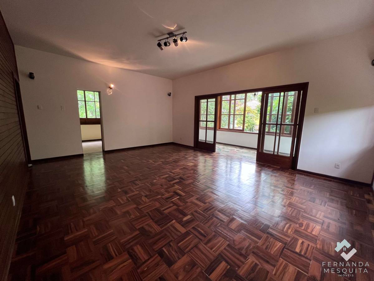 Casa para venda ou locação com 5 quartos, 240m² - Araras,Petrópolis