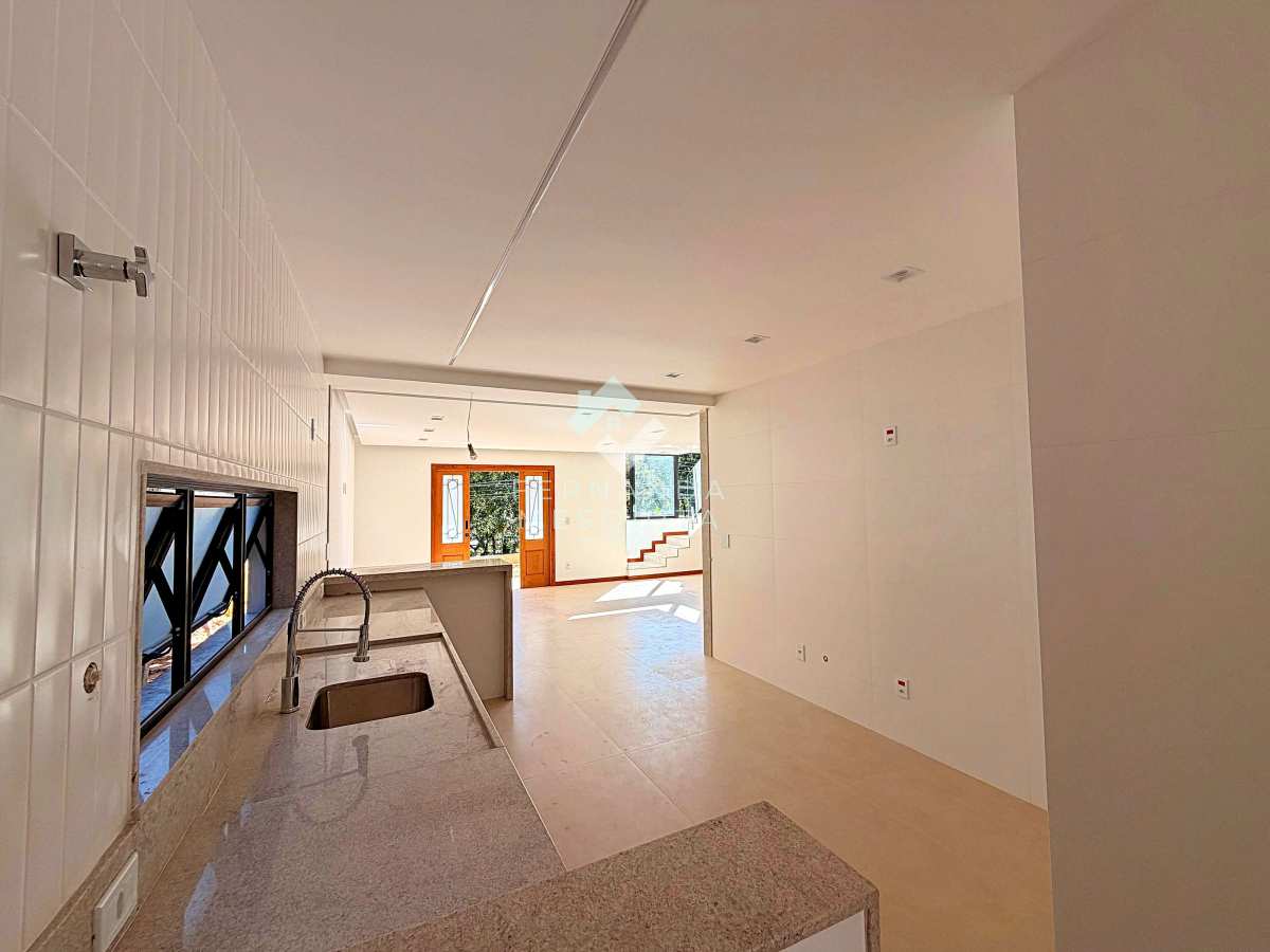 Casa de condomínio à venda com 3 quartos, 182,79m² - Carlos Guinle,Teresópolis