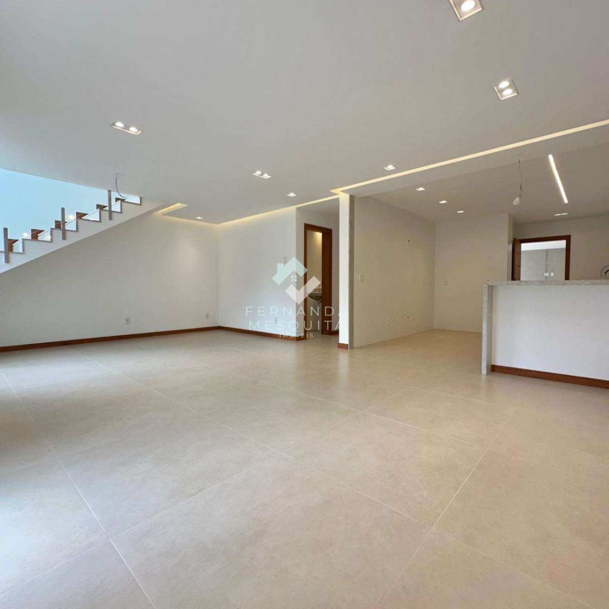  - Casa com 3 Quartos (2 Suítes) à Venda em Carlos Guinle (Comary) – Espaço, Elegância e Localização Privilegiada