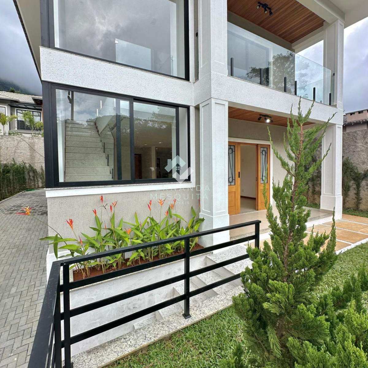 Casa à venda com 3 quartos, 208m² - Carlos Guinle,Teresópolis