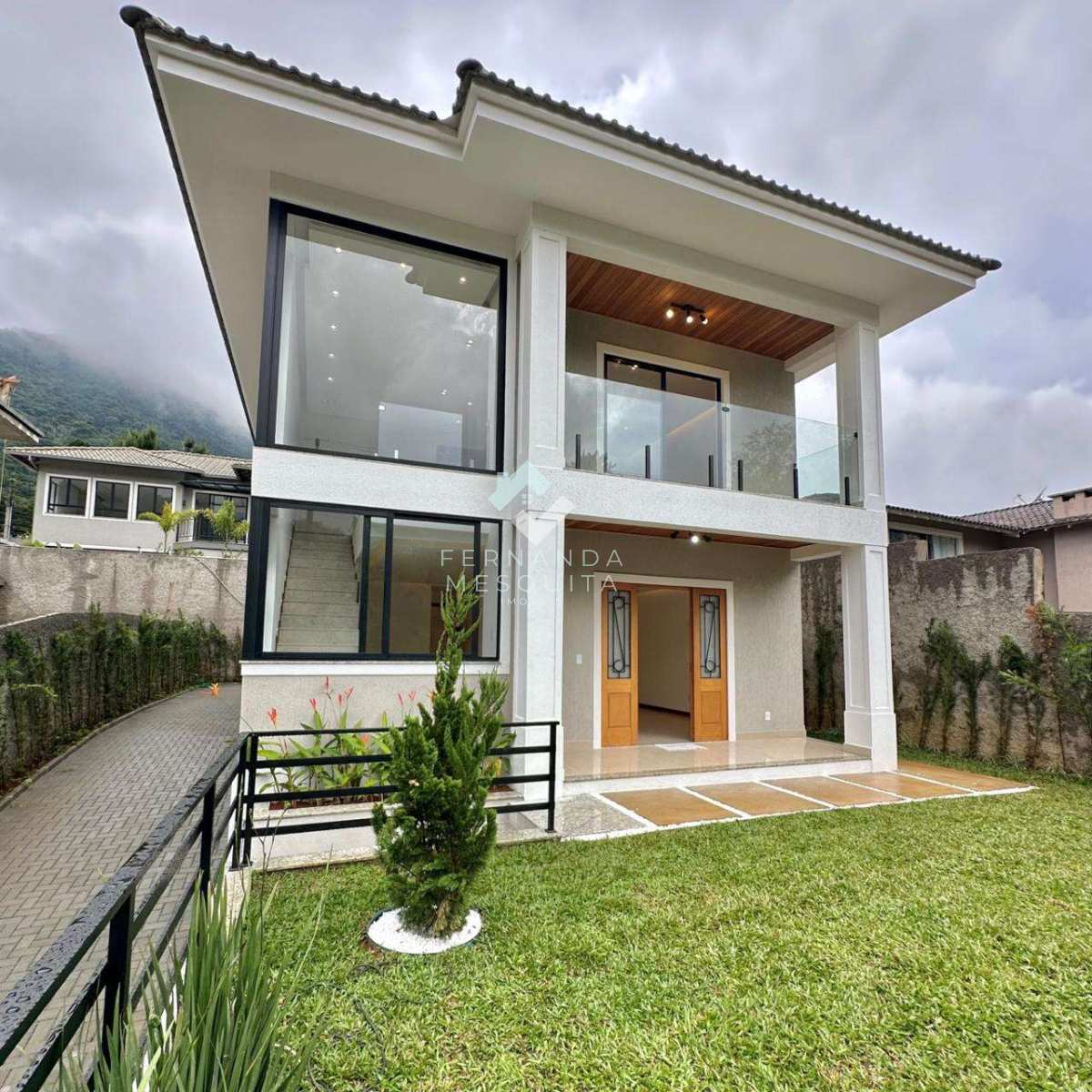 Casa à venda com 3 quartos, 208m² - Carlos Guinle,Teresópolis