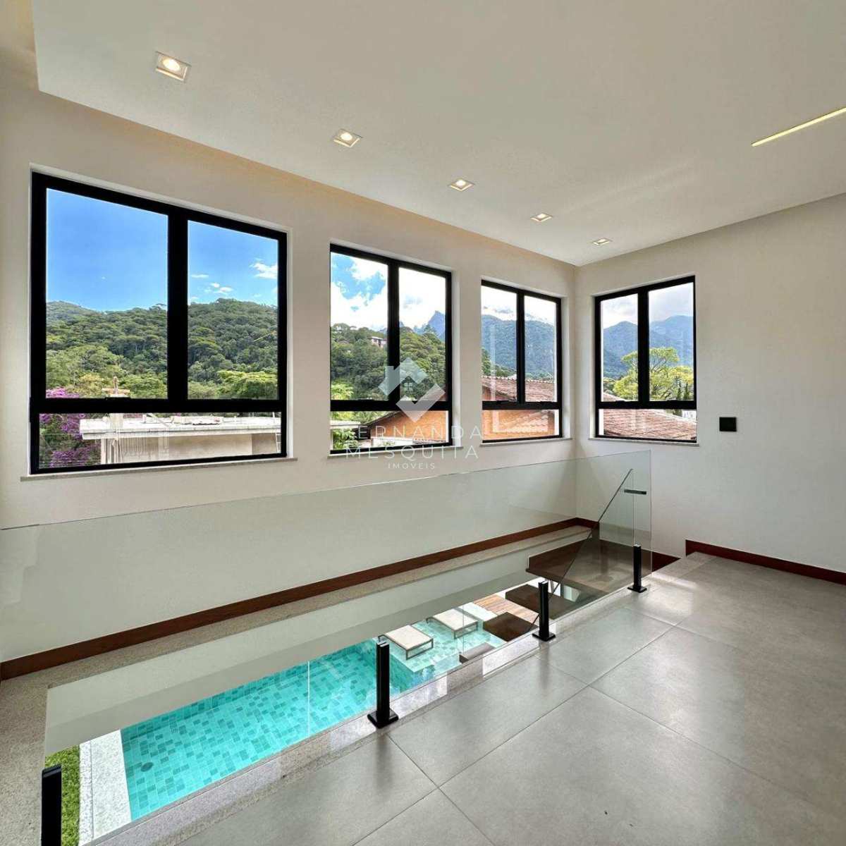  - Casa com 4 Quartos (3 Suítes) à Venda em Carlos Guinle (Comary) – Conforto, Estilo e Segurança