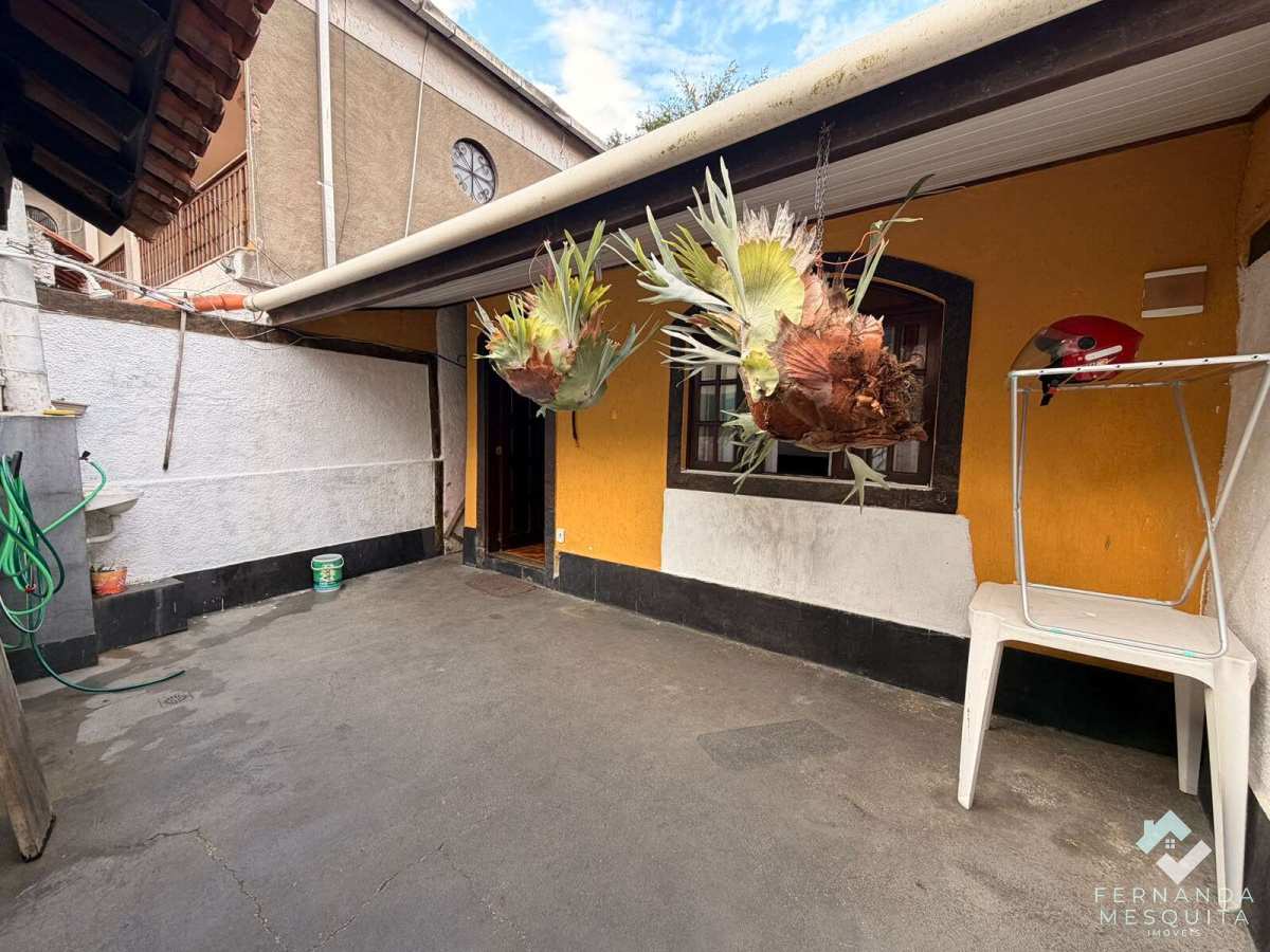 Casa com Loja para Venda na Barra do Imbuí | 1 Suíte e Garagem - Fernanda Mesquita Imóveis | Um novo capítulo pede um novo lar. Encontre aqui.