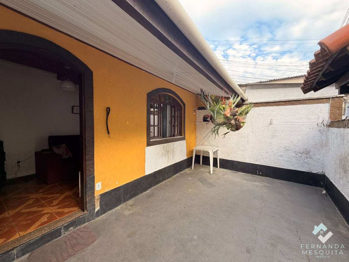  - Casa com Loja para Venda na Barra do Imbuí | 1 Suíte e Garagem