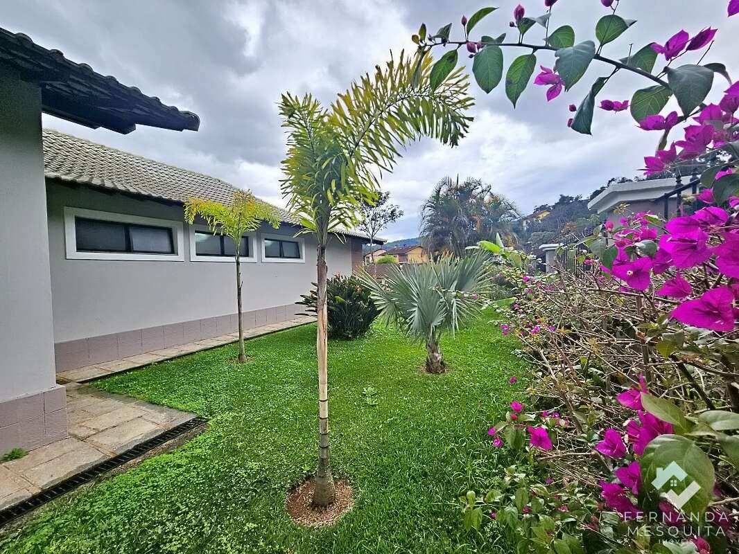  - Casa de Alto Padrão em Condomínio à Venda no Bom Retiro em Teresópolis com Piscina e Área Gourmet