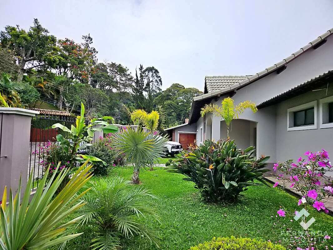  - Casa de Alto Padrão em Condomínio à Venda no Bom Retiro em Teresópolis com Piscina e Área Gourmet