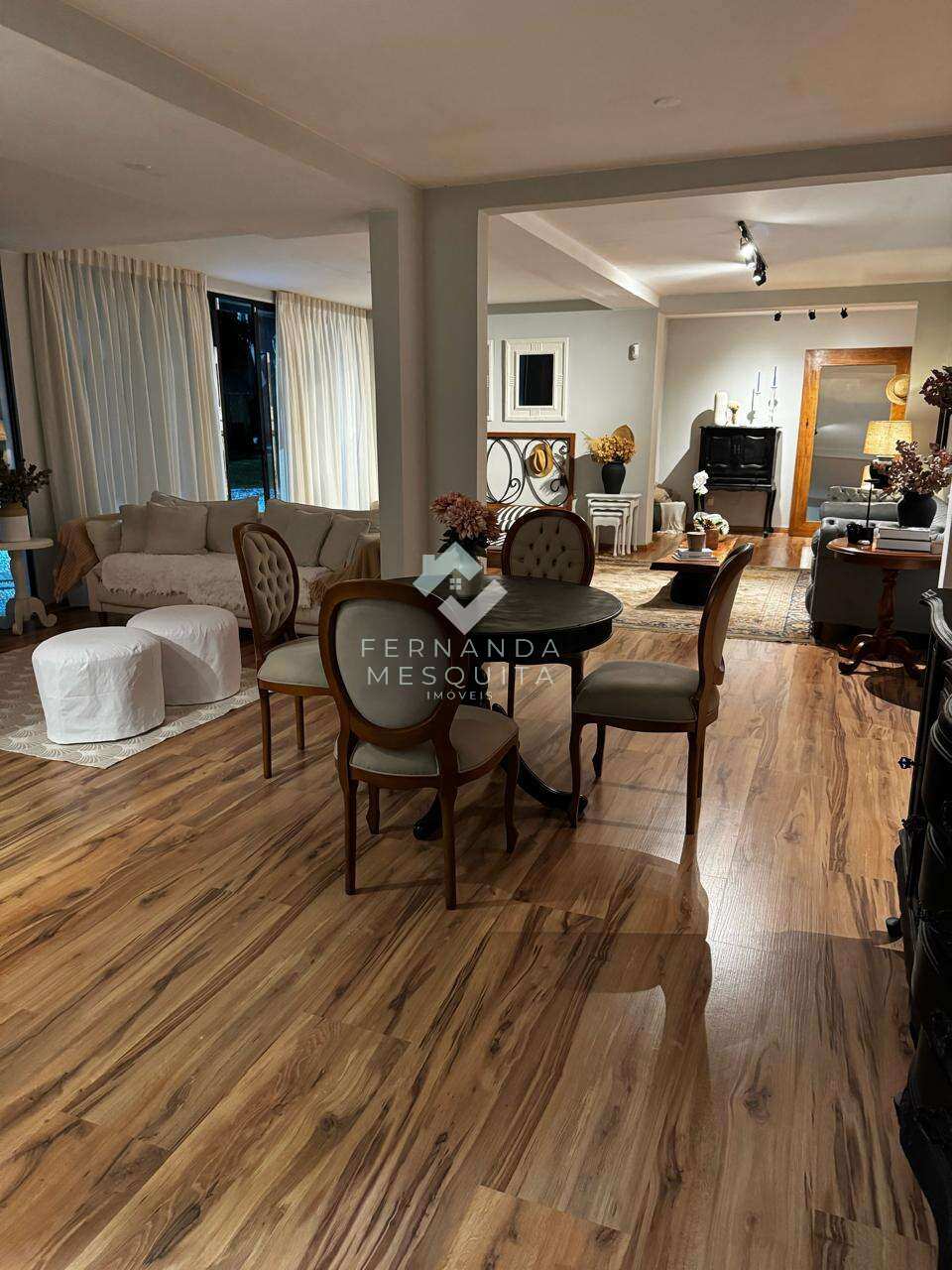 Casa à venda com 4 quartos, 270,39m² - Parque do Imbuí,Teresópolis