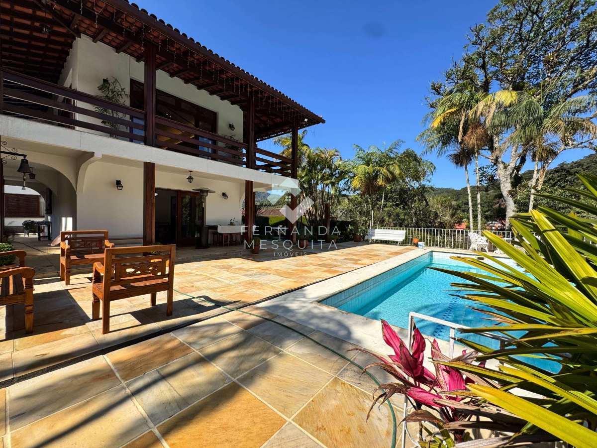  - Casa de Alto Padrão à Venda na Granja Comary – Gleba VI com Vista para o Lago e a CBF