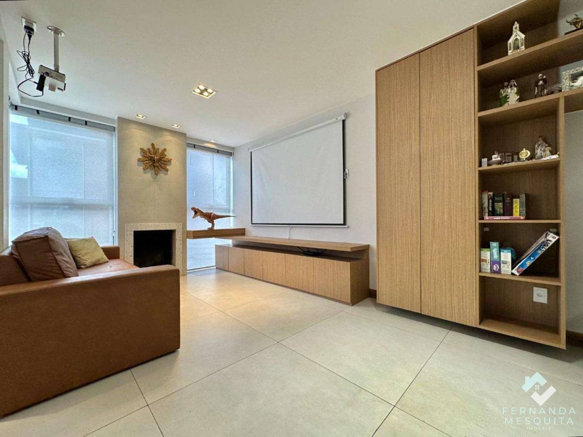  - Casa Moderna de 186 m² com 4 Quartos (2 Suítes), Espaço Gourmet Envidraçado e Lareira em Condomínio na Tijuca – Teresópolis/RJ