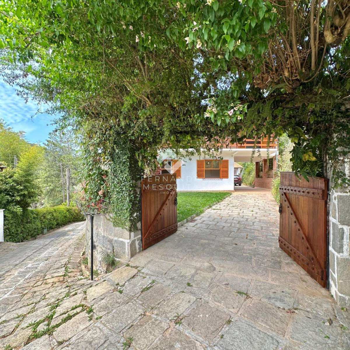 Casa de condomínio à venda com 3 quartos, 206m² - Parque do Imbui,